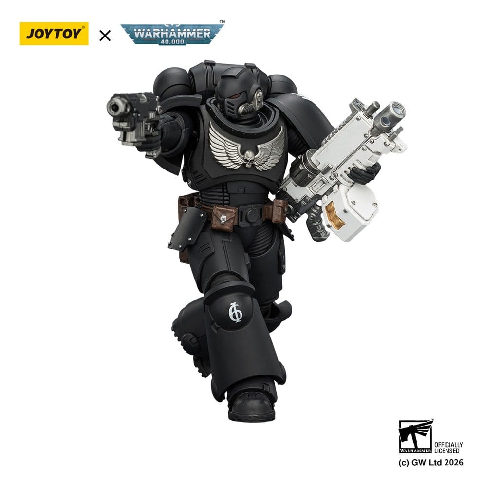 JoyToy Warhammer 40,000 Iron Hands Intercessor figure aiming bolt pistol with rifle in hand, on white