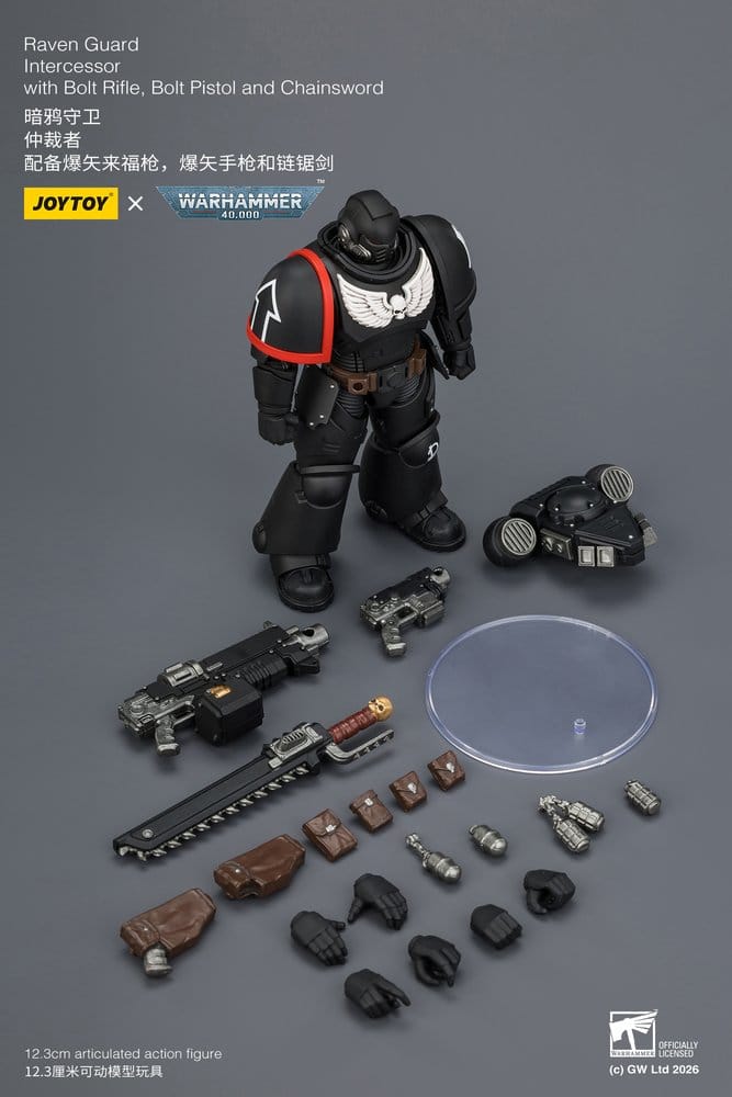 JoyToy Raven Guard Intercessor 12 cm action figure, accessories laid out: bolt rifle, chainsword, pistol, hands and stand