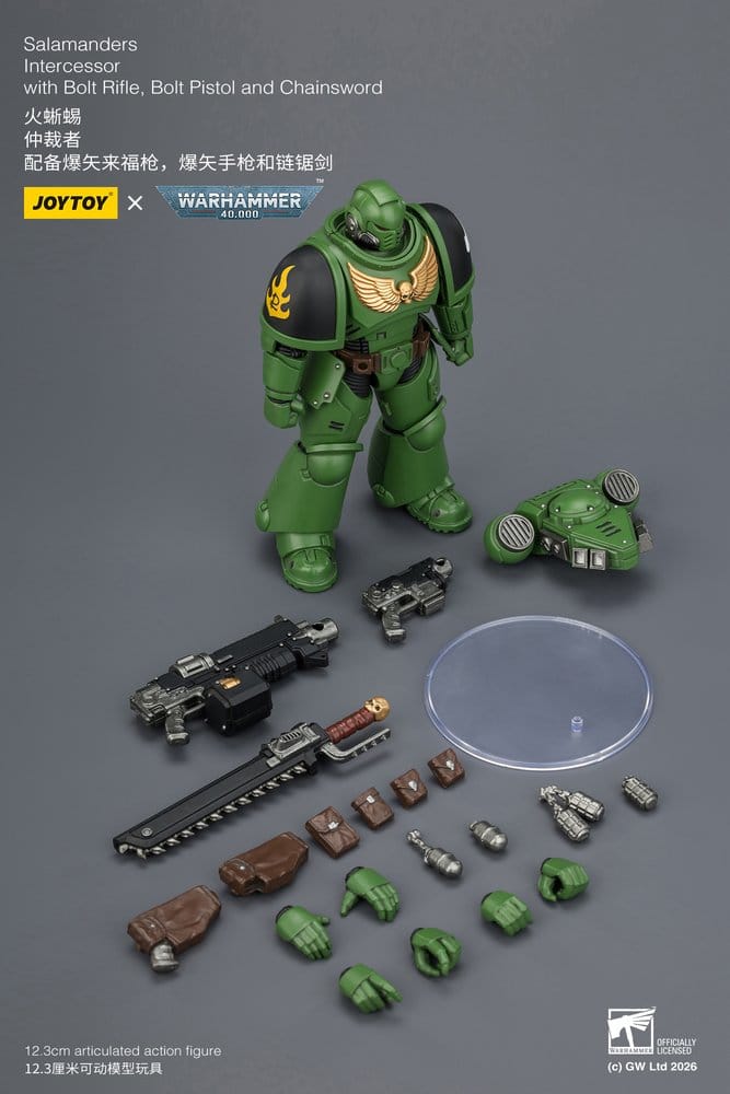 JoyToy Salamanders Intercessor 12 cm action figure, accessories laid out: bolt rifle, chainsword, pistol, hands and stand