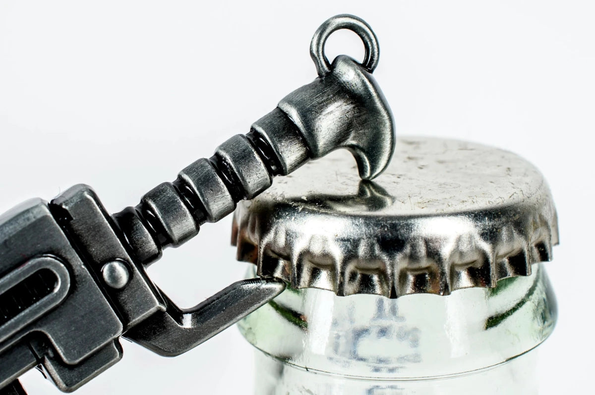 Warhammer 40,000: Adeptus Astartes Chainsword Bottle Opener - Loaded Dice