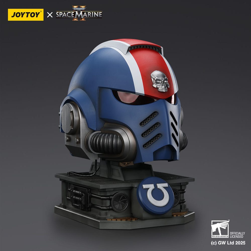 Titus helmet detail