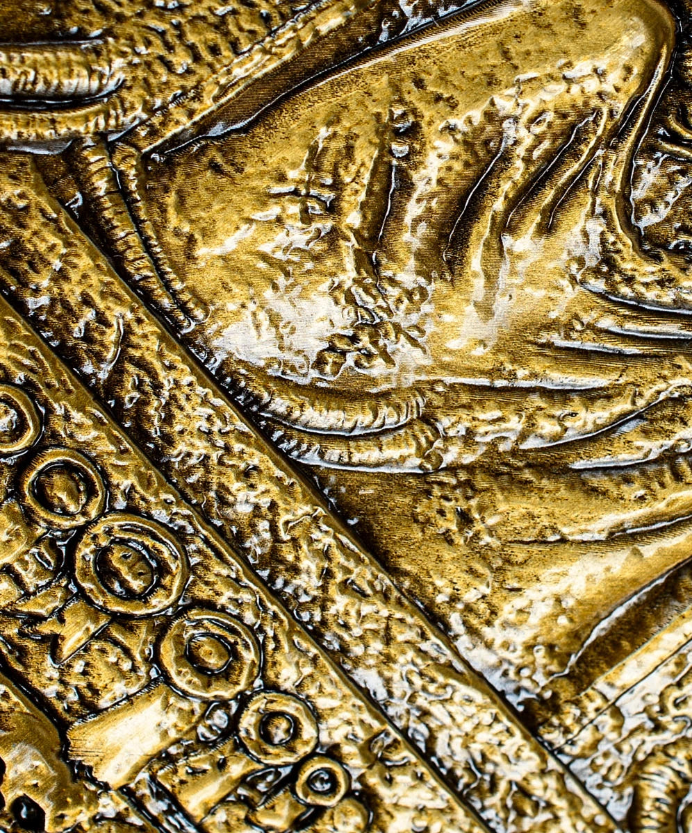 Close-up of the robed relief detail on the Warhammer Emperor ingot