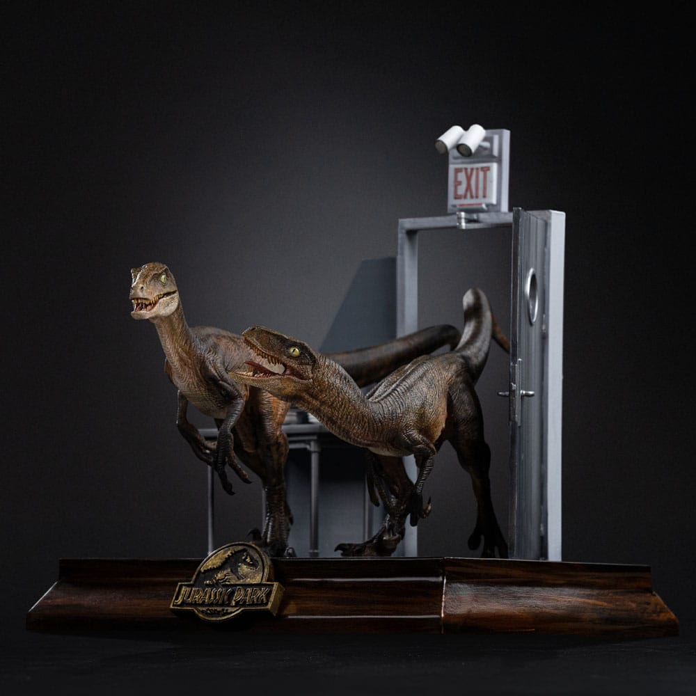 Jurassic Park Art Scale Statue 1/10 Raptors at the Kitchen's Door 28 cm