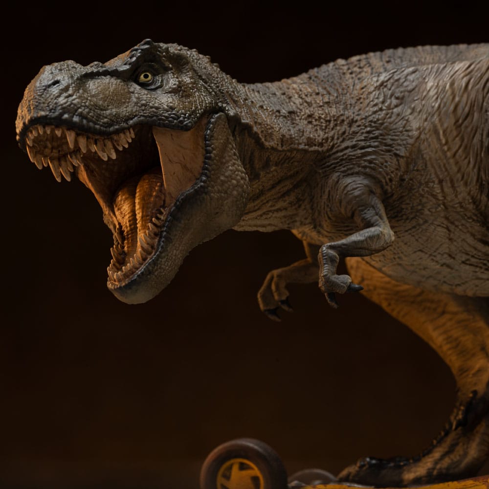 Jurassic Park Icons T-Rex Attack statue - view 10