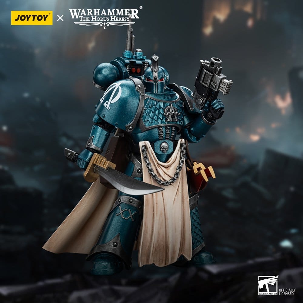 Warhammer The Horus Heresy Action Figure Alpha Legion Praetor with Power Sword 13 cm