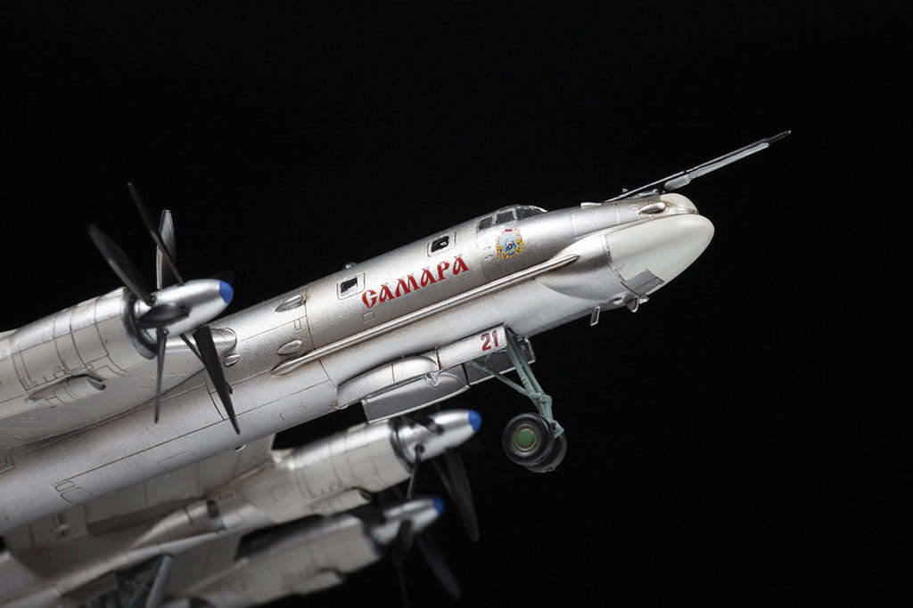 Zvezda 1:144 TU-95 Soviet Turboprop Bomber - Z7038