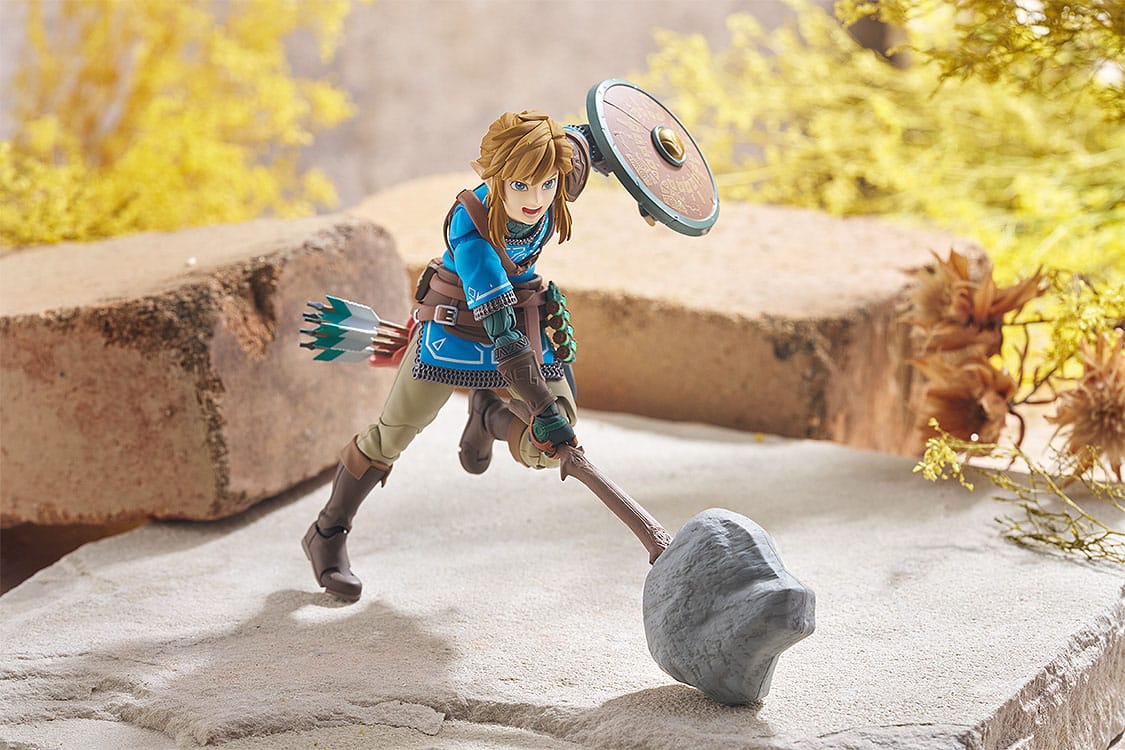 figma Link swinging the Rock Hammer with Traveler's Shield on his back, lifestyle scene