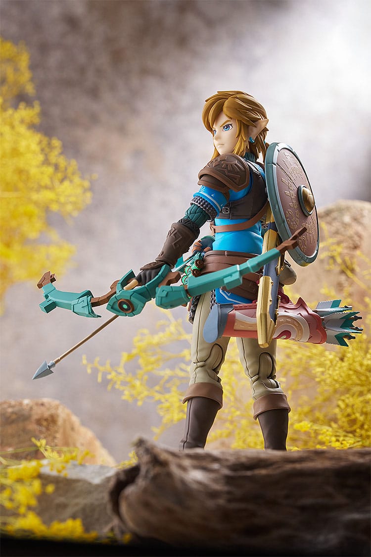 figma Link Tears of the Kingdom figure drawing the Construct Bow with an arrow