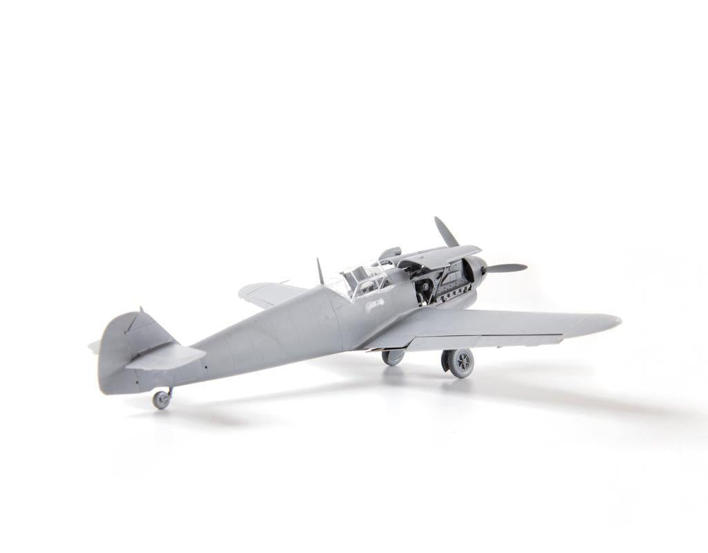Zvezda 1:48 Messerschmitt Bf-109 F2 kit, assembled unpainted model, side view with engine cover open