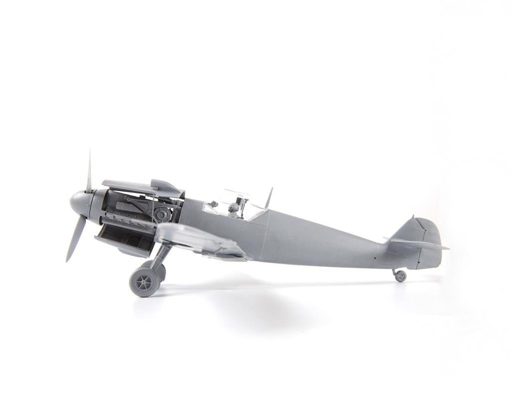 Zvezda 1:48 Messerschmitt Bf-109 F2 kit, unpainted model with exposed engine, side view