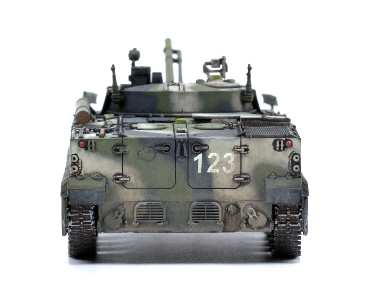 Zvezda 1:72 BMP-3 infantry fighting vehicle kit, built model, front view