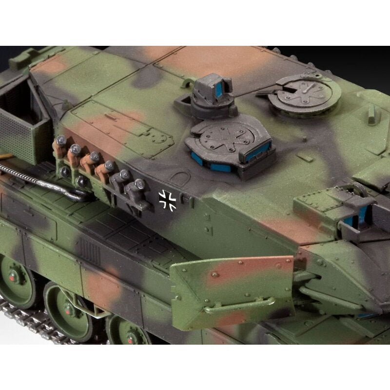 Revell Leopard 2 A6/A6M (1:72) - Loaded Dice