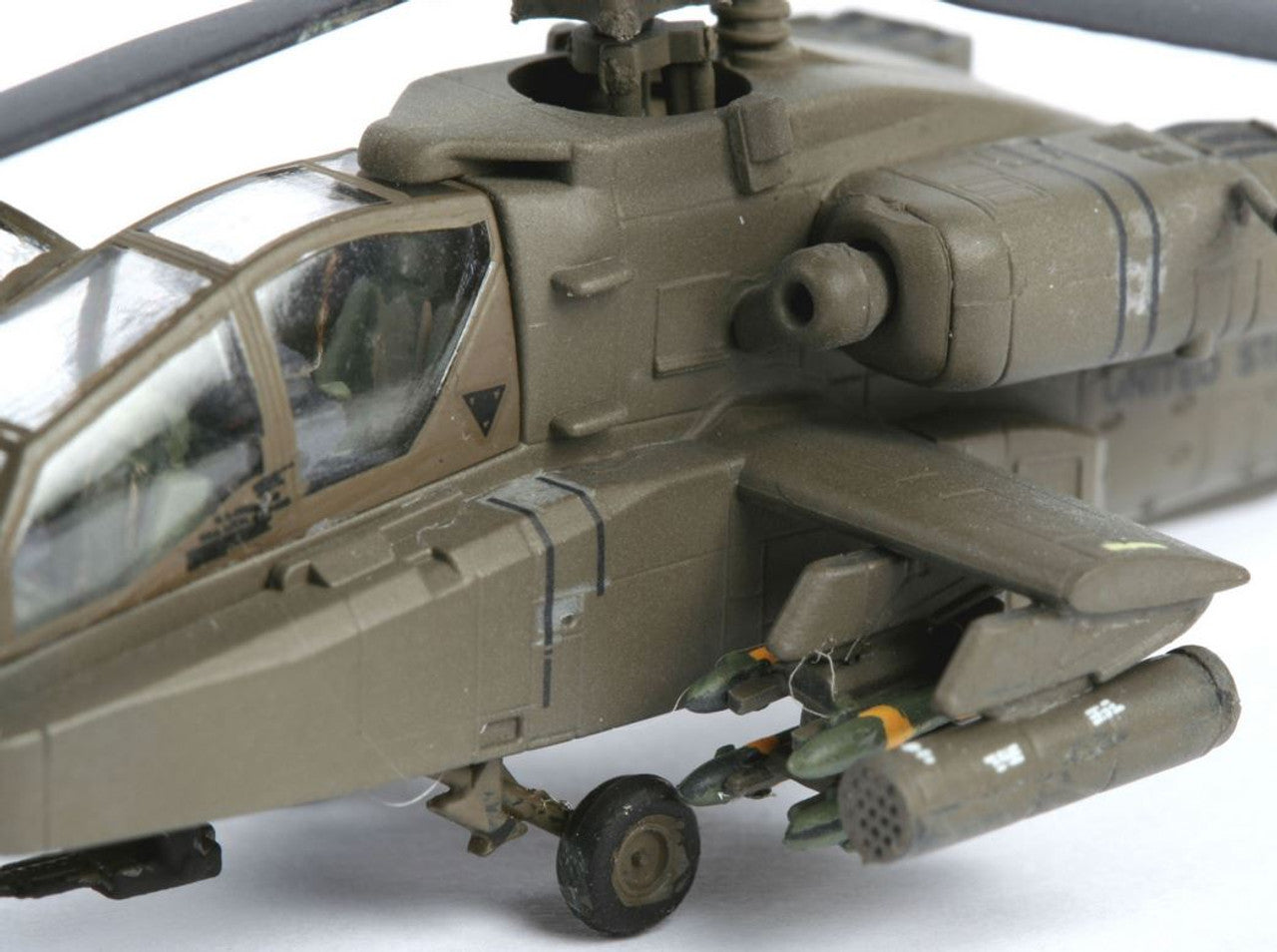 Revell AH-64D Longbow Apache (1:144) - Loaded Dice