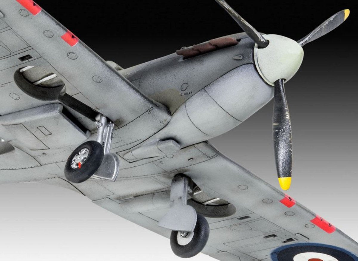 Revell Spitfire Mk.IIa (1:72) - Loaded Dice